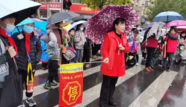 學(xué)生家長助力“創(chuàng)文”